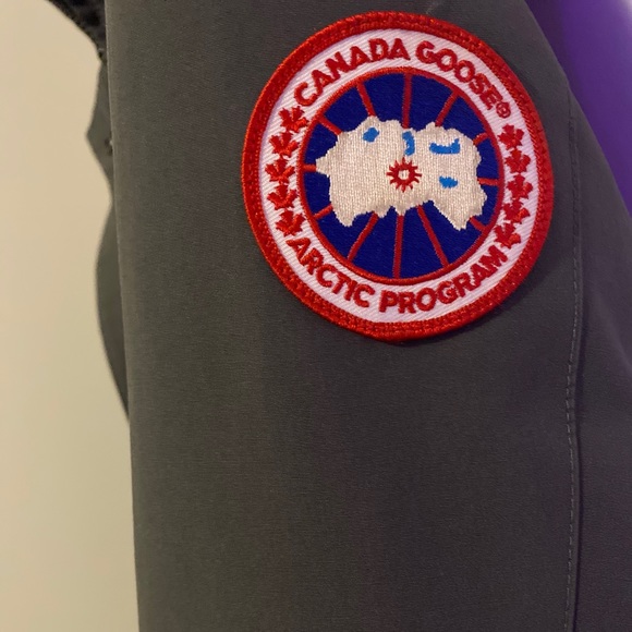COPY - Canada Goose Parka - Picture 6 of 9